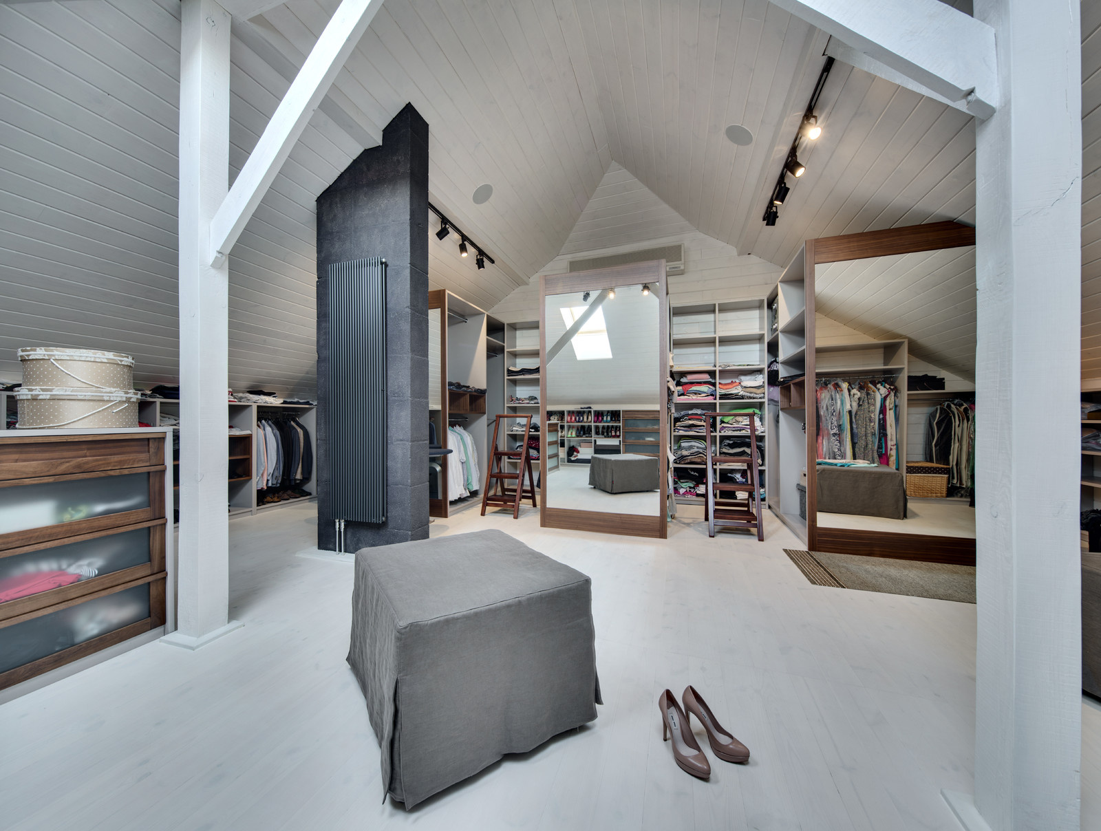 Houzz Украина: Дом с гардеробной под крышей для молодой семьи