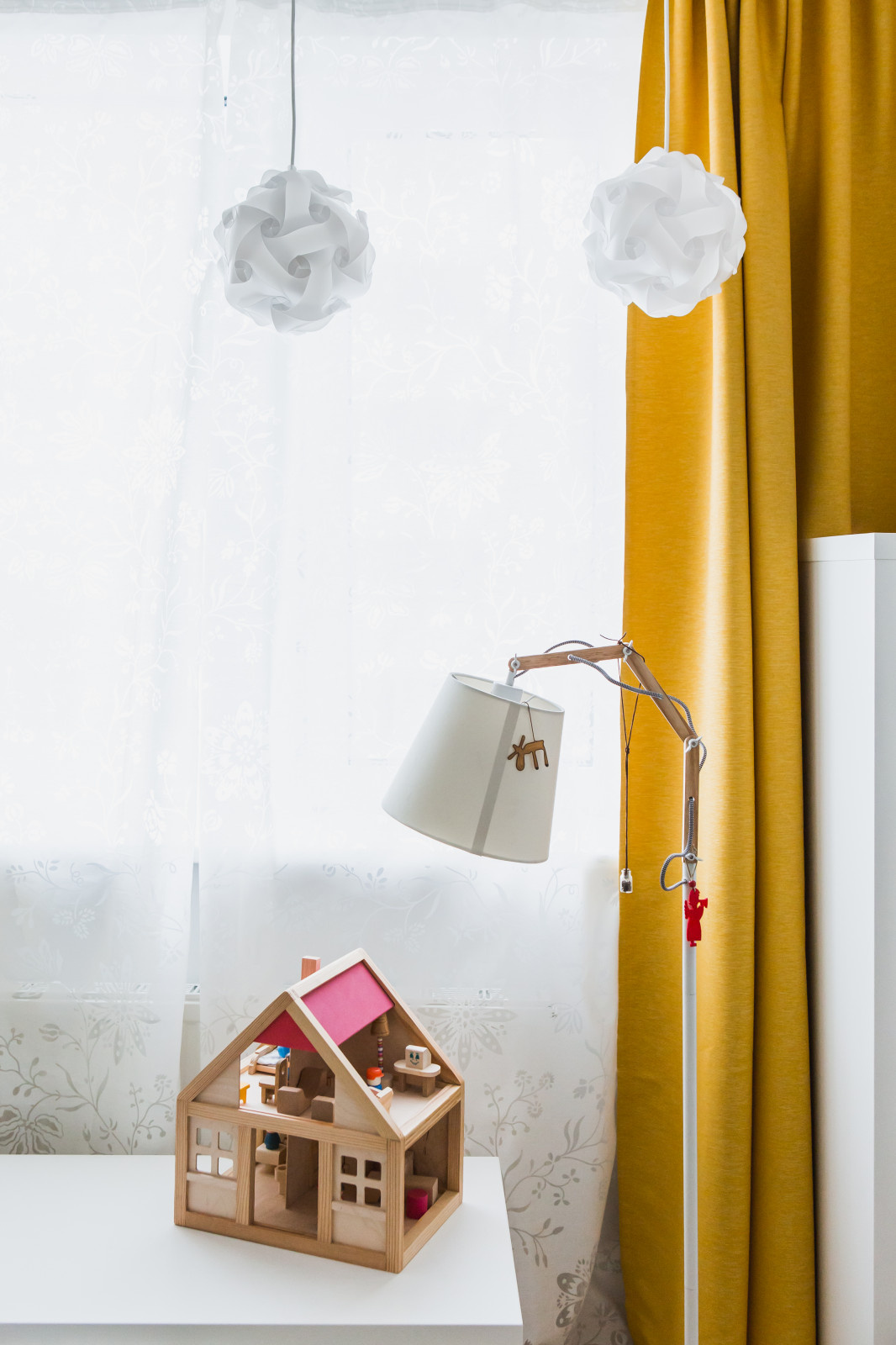 В гостях: Трехкомнатная квартира с умной планировкой и амбарной дверью