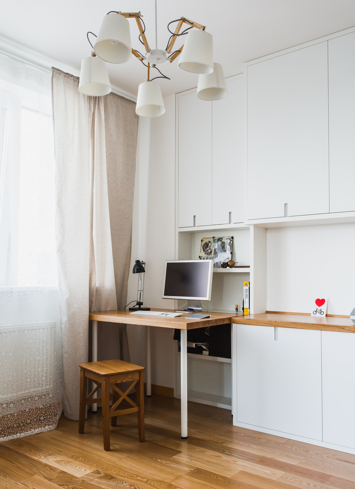 В гостях: Трехкомнатная квартира с умной планировкой и амбарной дверью