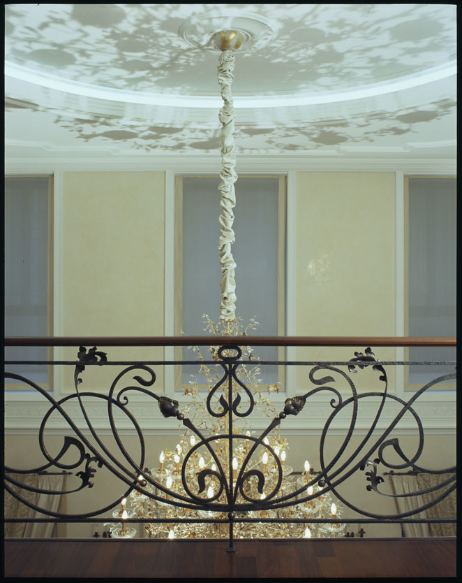 Трехэтажный дом в классическом стиле