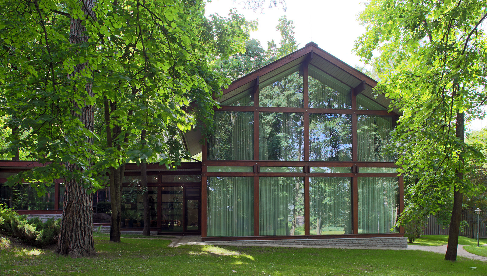 Дом в поселке "Жуковка" на Рублево-Успенском шоссе.