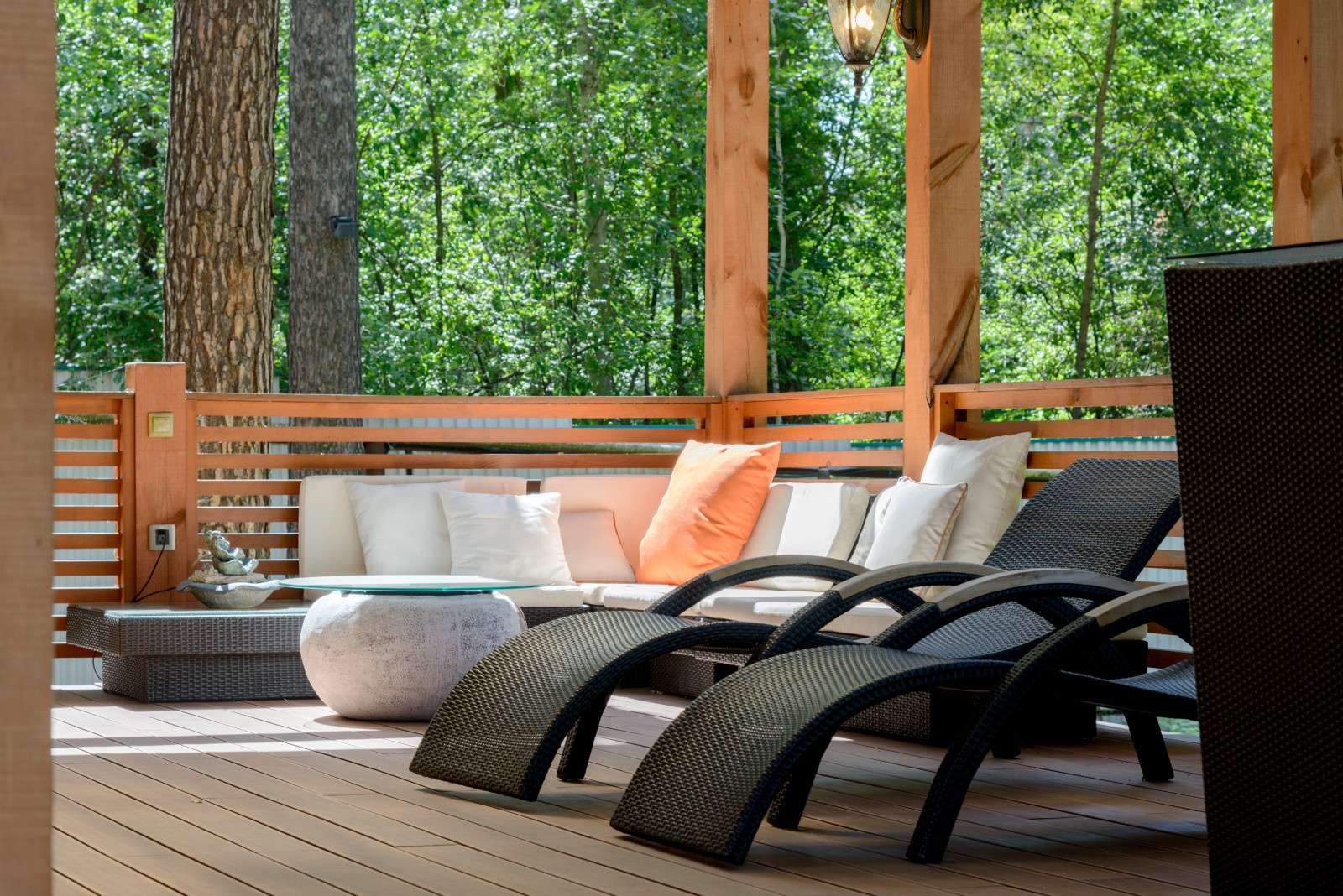 Полукрытый бассейн в сосновом бору