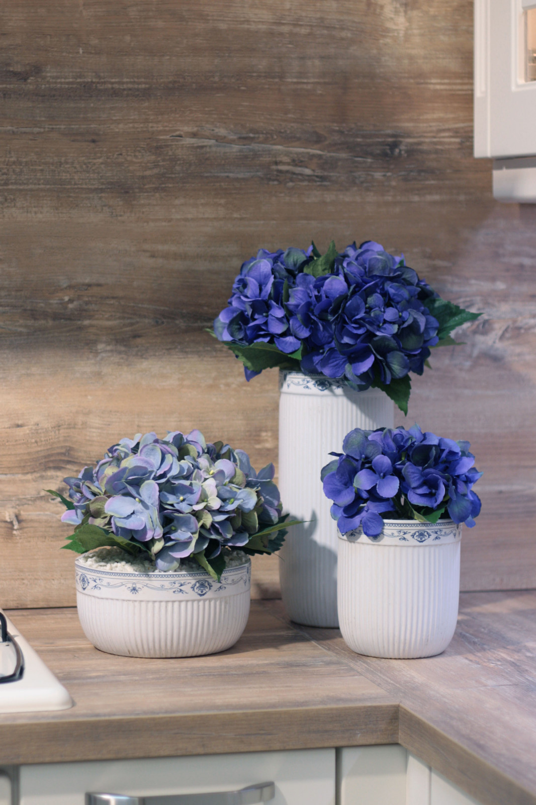 Голубые гортензии в фарфоре