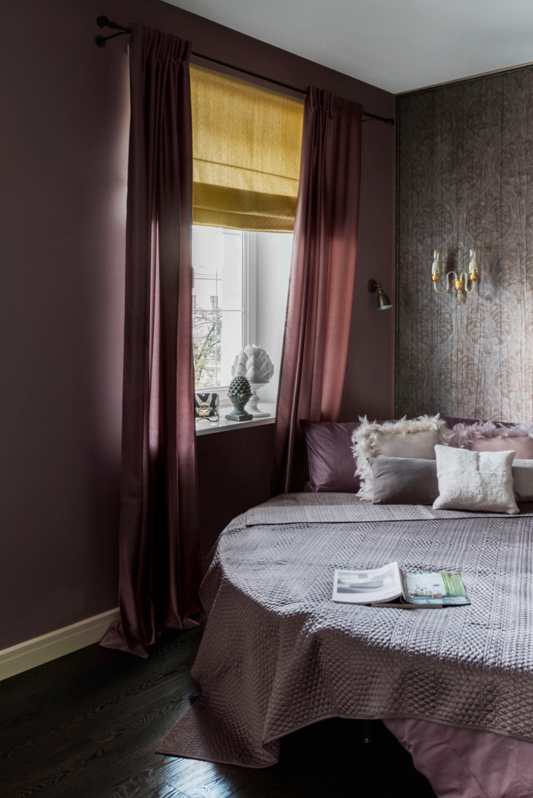 Просто фото: Как поставить кровать в маленькой спальне