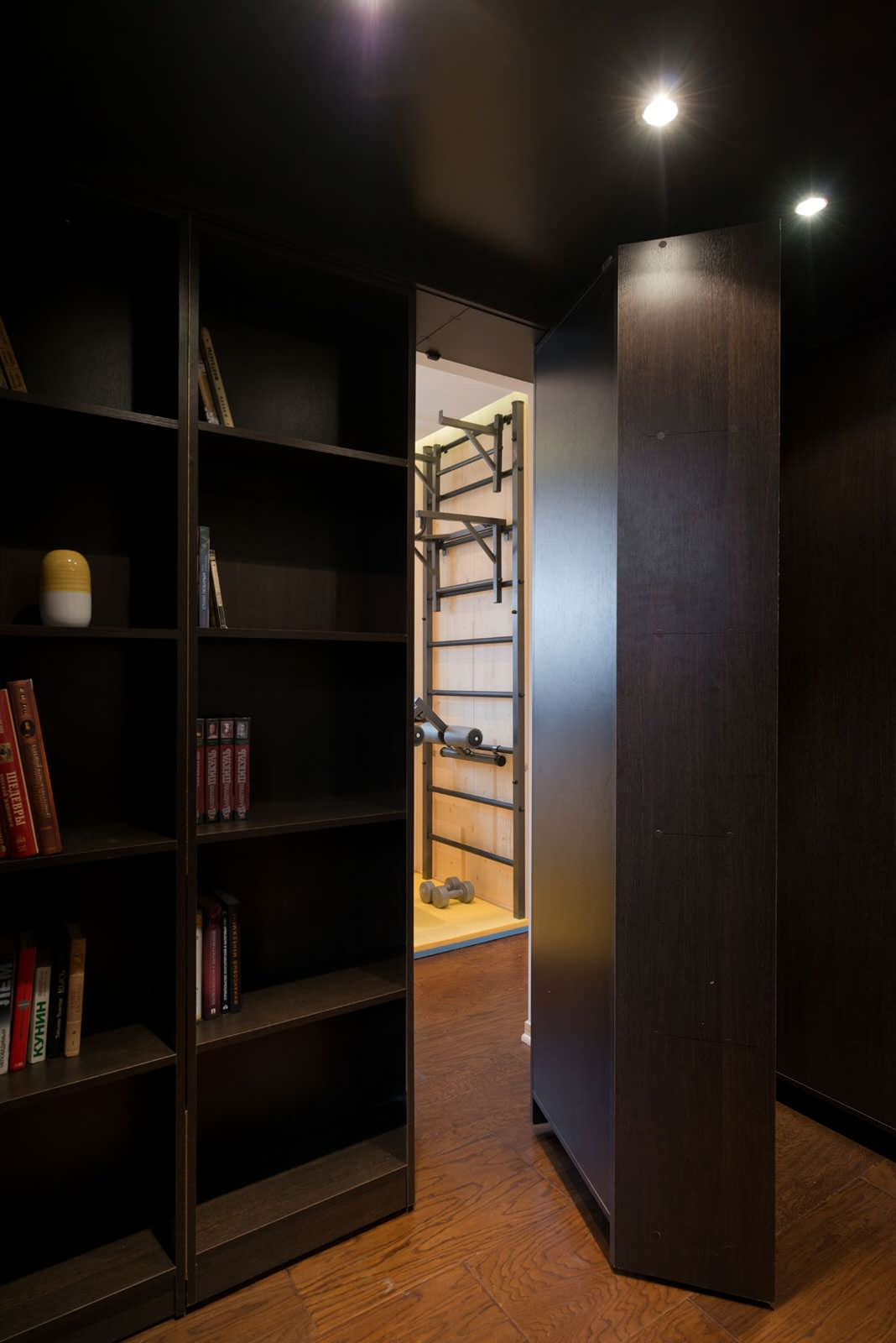 МАНСАРДА С ПОТАЙНЫМИ ДВЕРЦАМИ