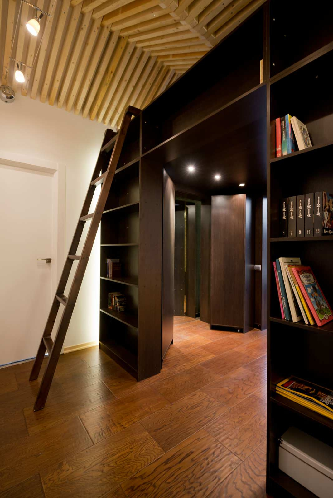 МАНСАРДА С ПОТАЙНЫМИ ДВЕРЦАМИ