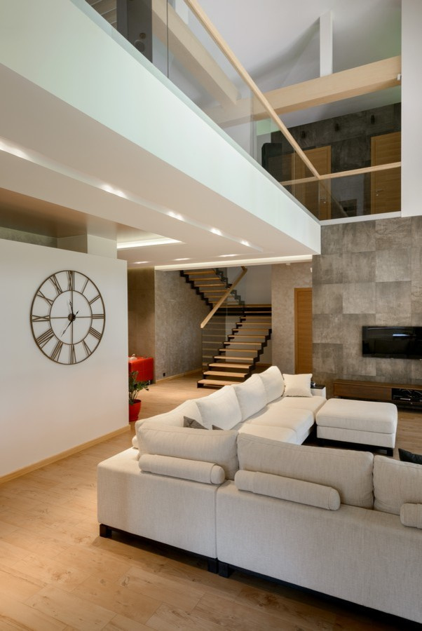 Просторный дом со вторым светом