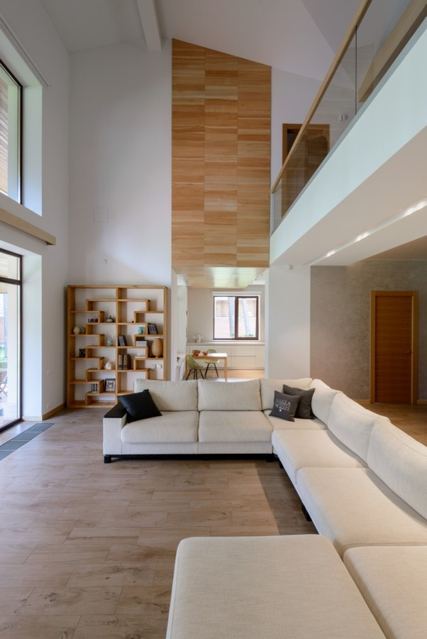 Просторный дом со вторым светом