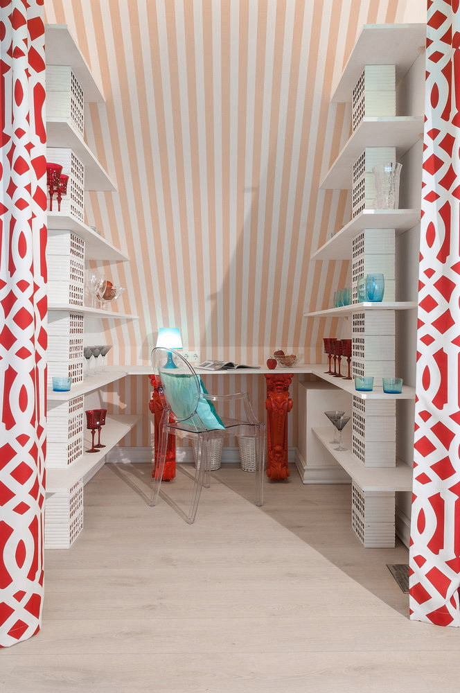 Striped lounge