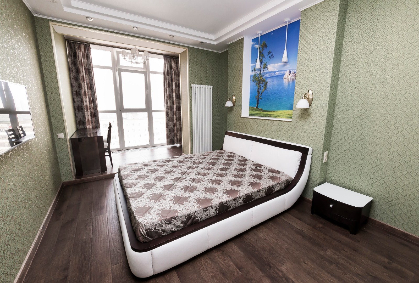 квартира с зеленой кухней