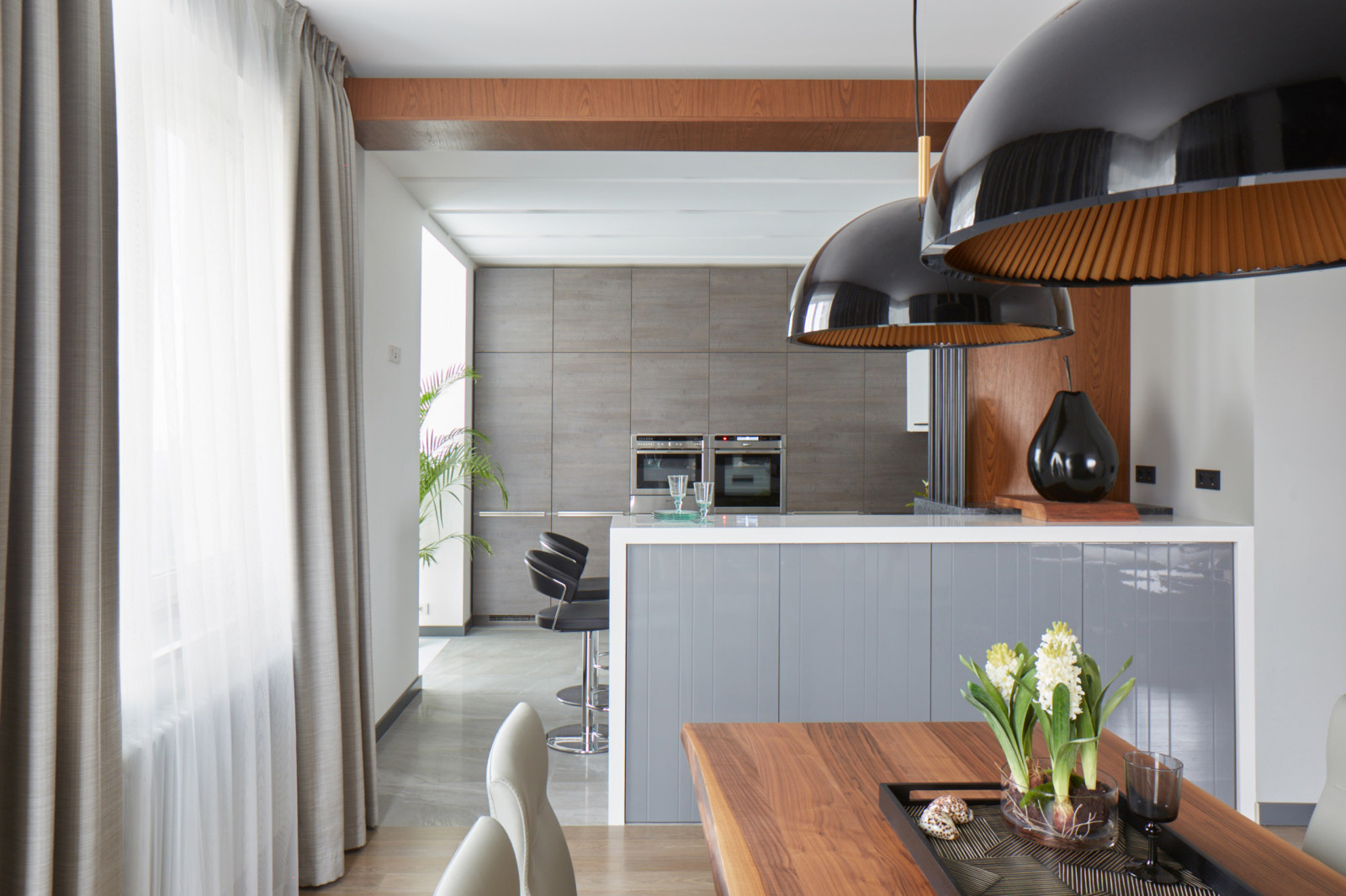 Гостиная. Вид на кухню