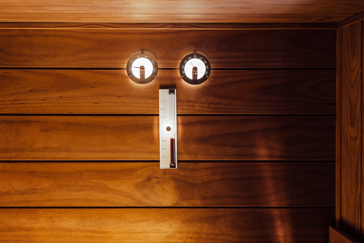 Cariitti термометр, гигрометр и песочные часы с подсветкой.