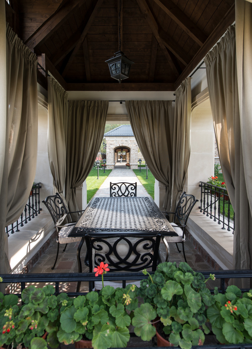 Угловая беседка