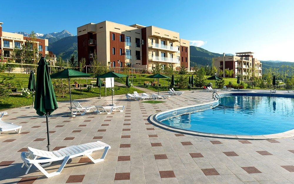 Общественный открытый бассейн ROYAL GARDENS (Базис-А, Aqualand Group)