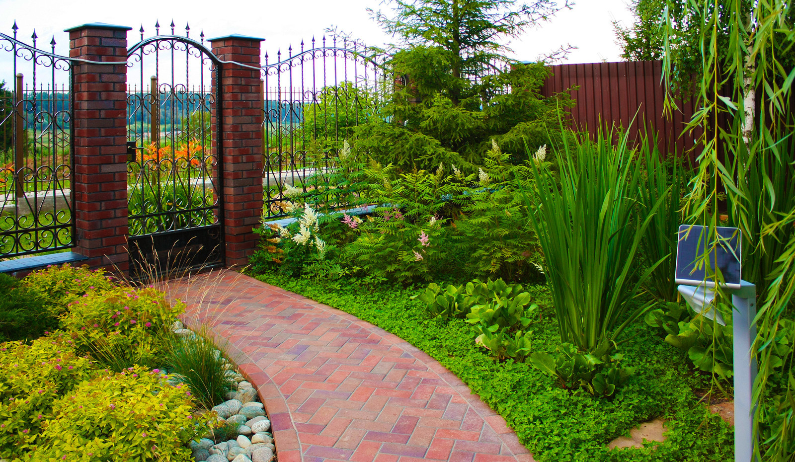 Ландшафтный дизайн участка в Лапино