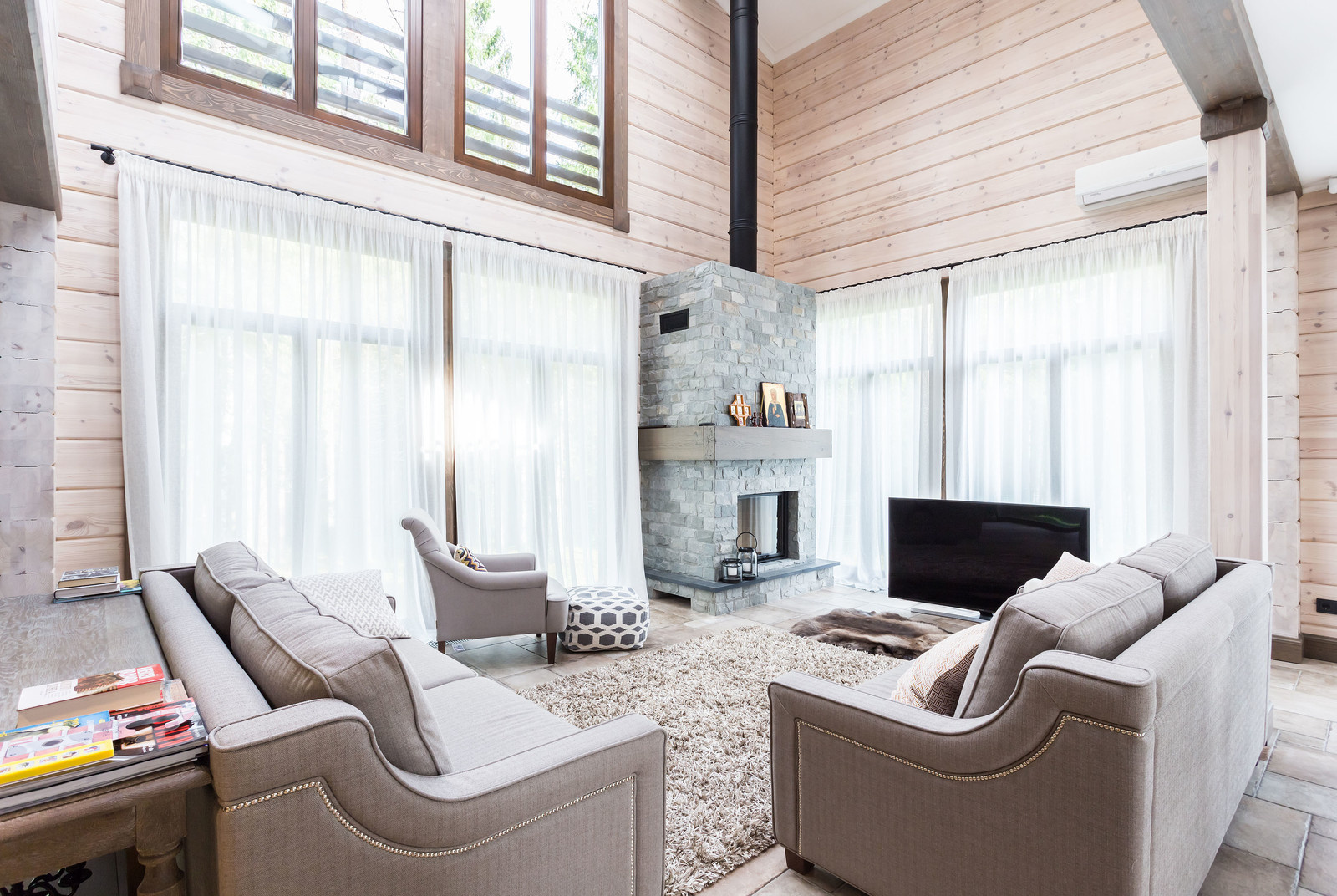 Обложка альбома: Певчее Гостиная