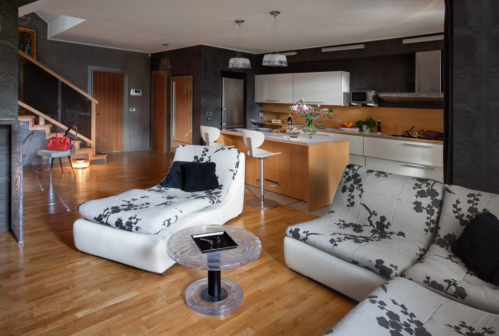 Черное и белое