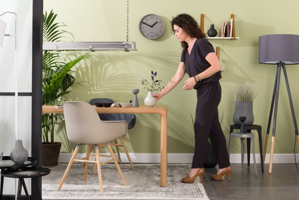 Совмещенная столовая от голландского бренда Zuiver