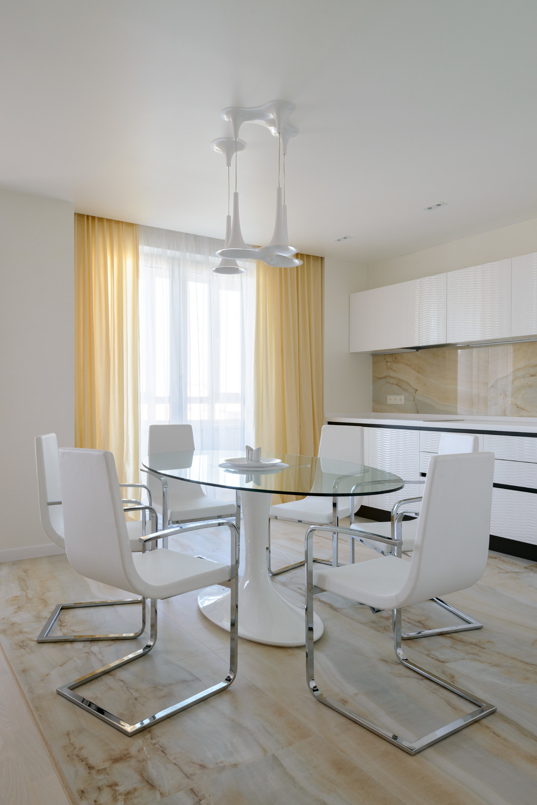 Любовь к белому цвету.