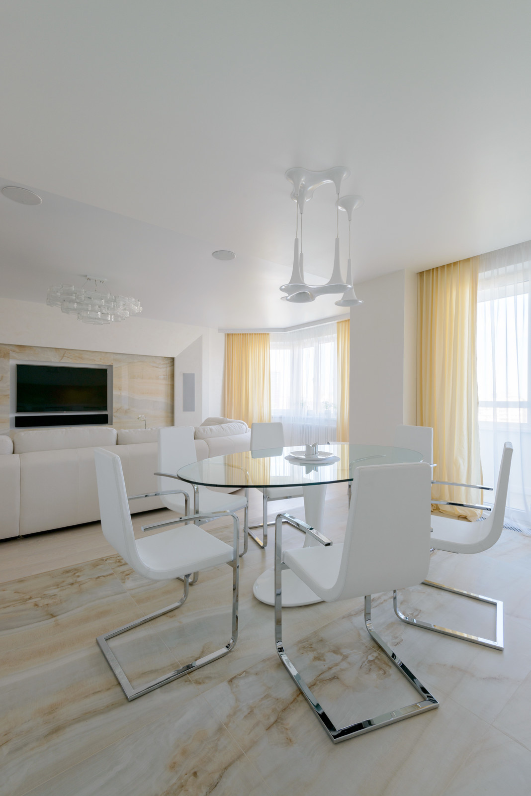 Любовь к белому цвету.