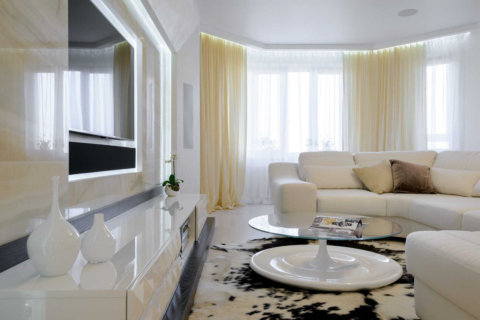 Любовь к белому цвету.