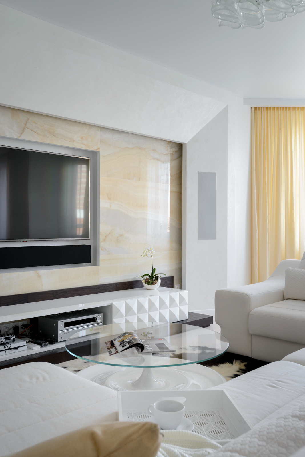 Любовь к белому цвету.