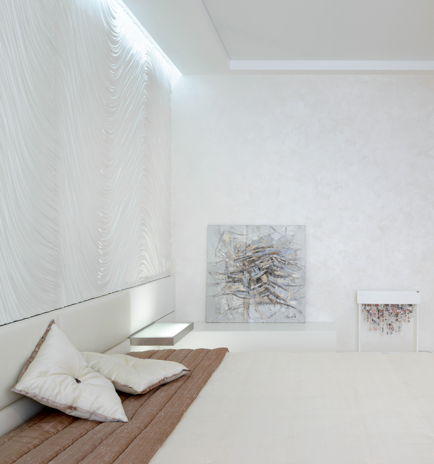 Любовь к белому цвету.