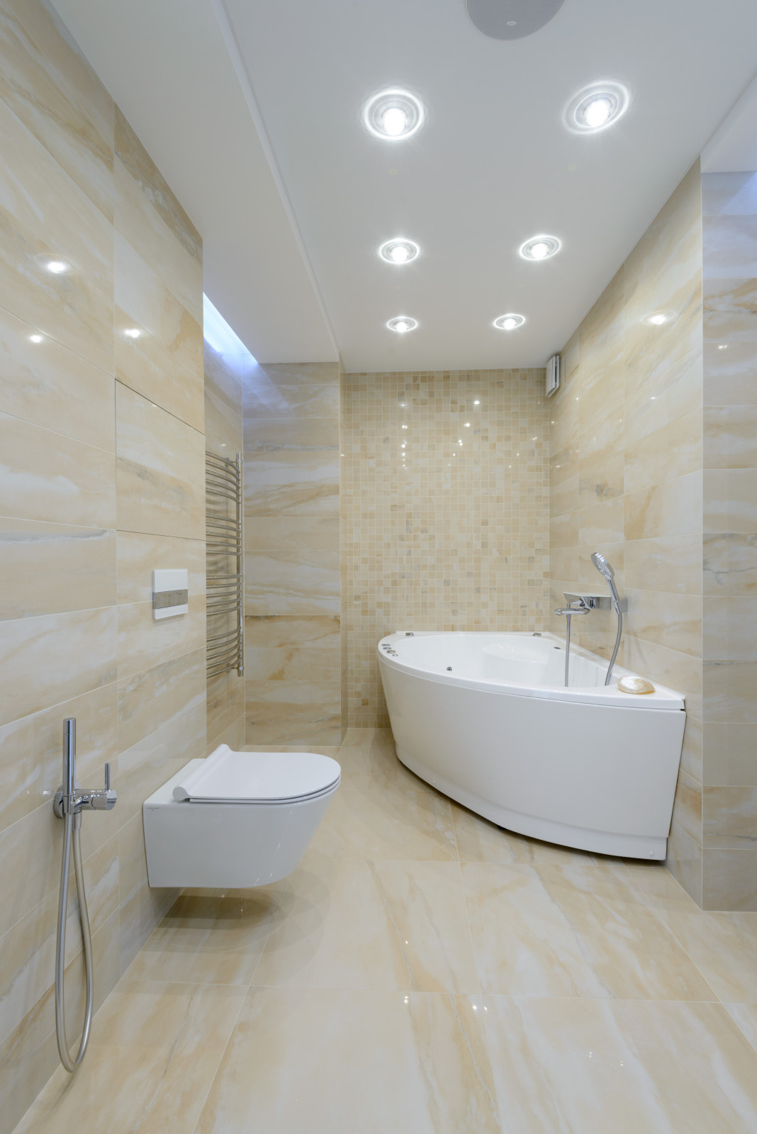 Любовь к белому цвету.