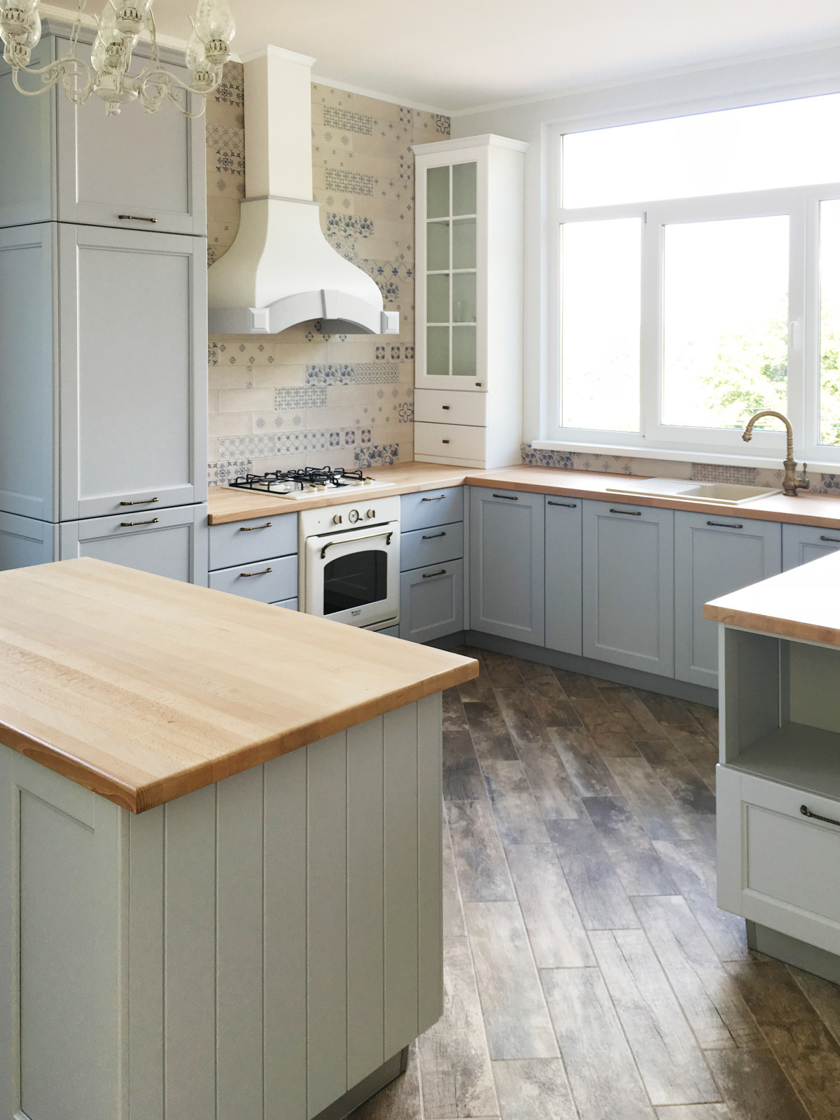 Кухня с фасадами Ларс из бука