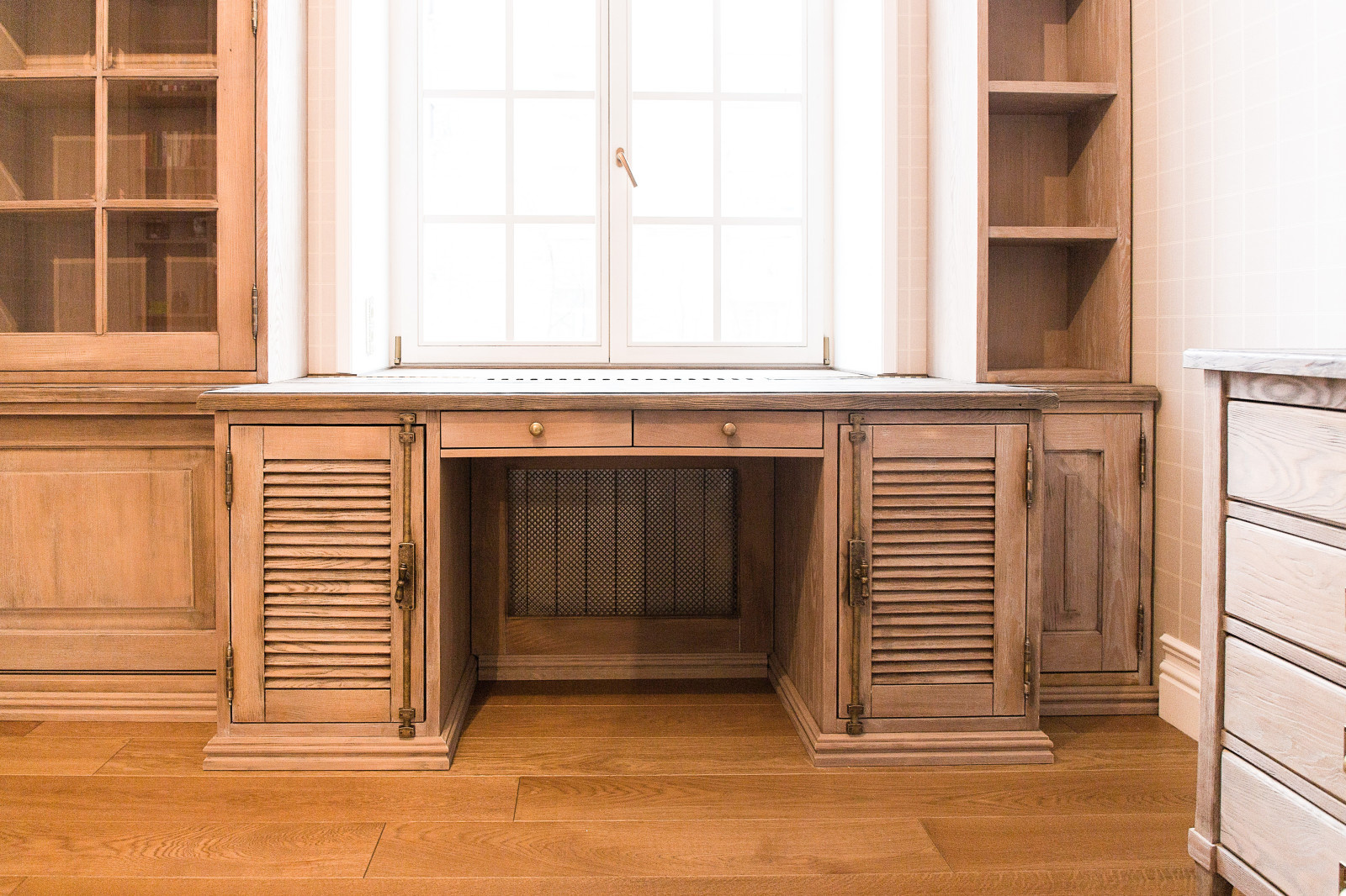 КНИЖНЫЙ ШКАФ RESTORATION & BOOKCASE № 24