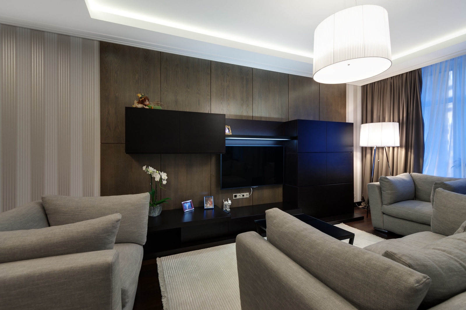 Грация серого