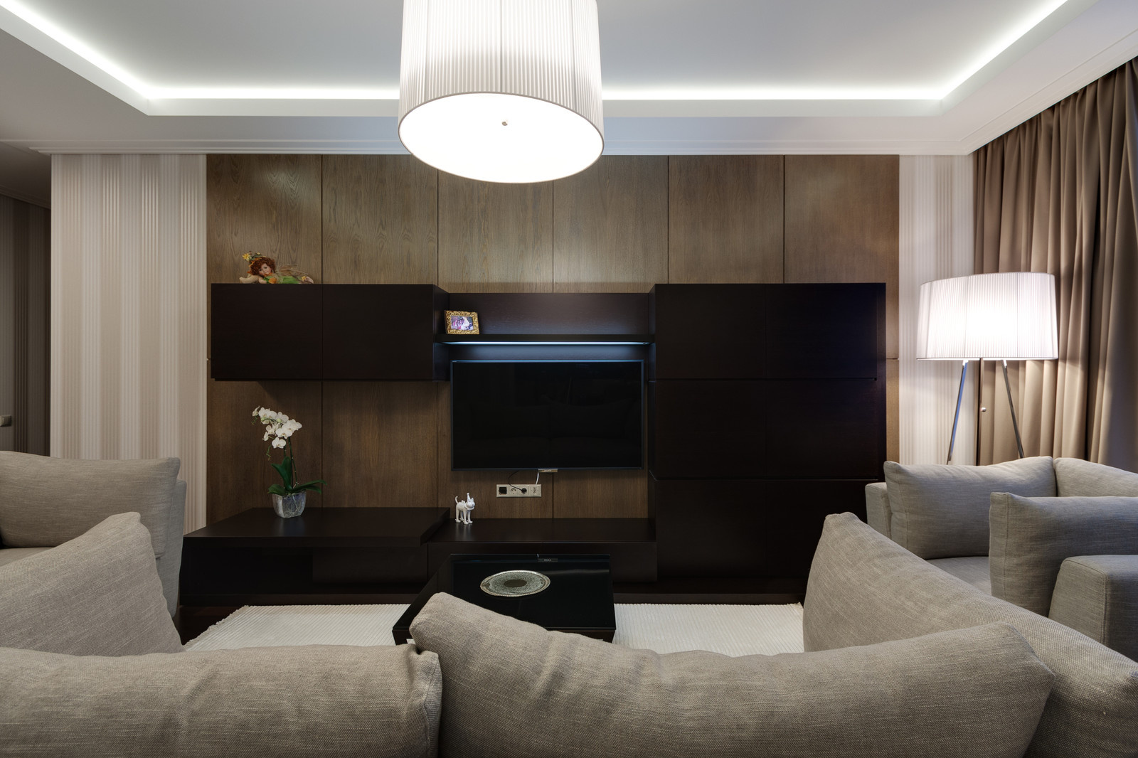 Грация серого