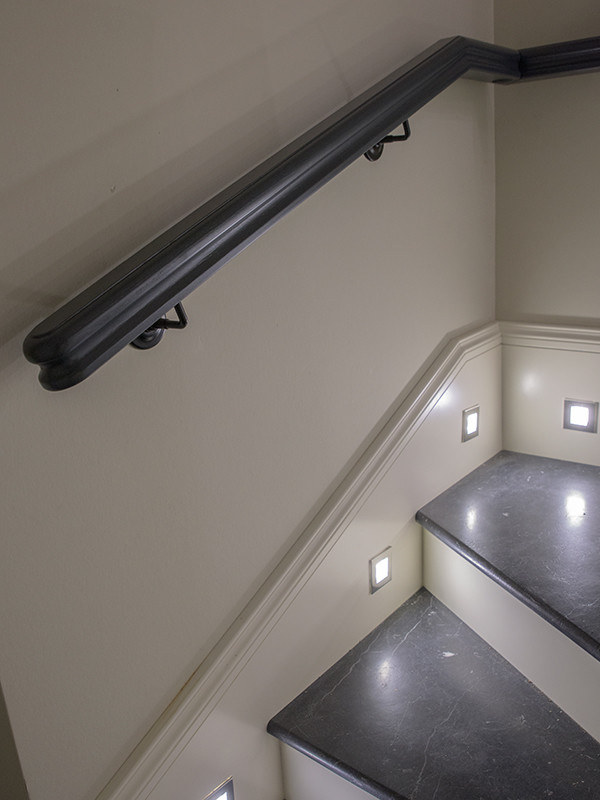 Угловой поручень для лестницы