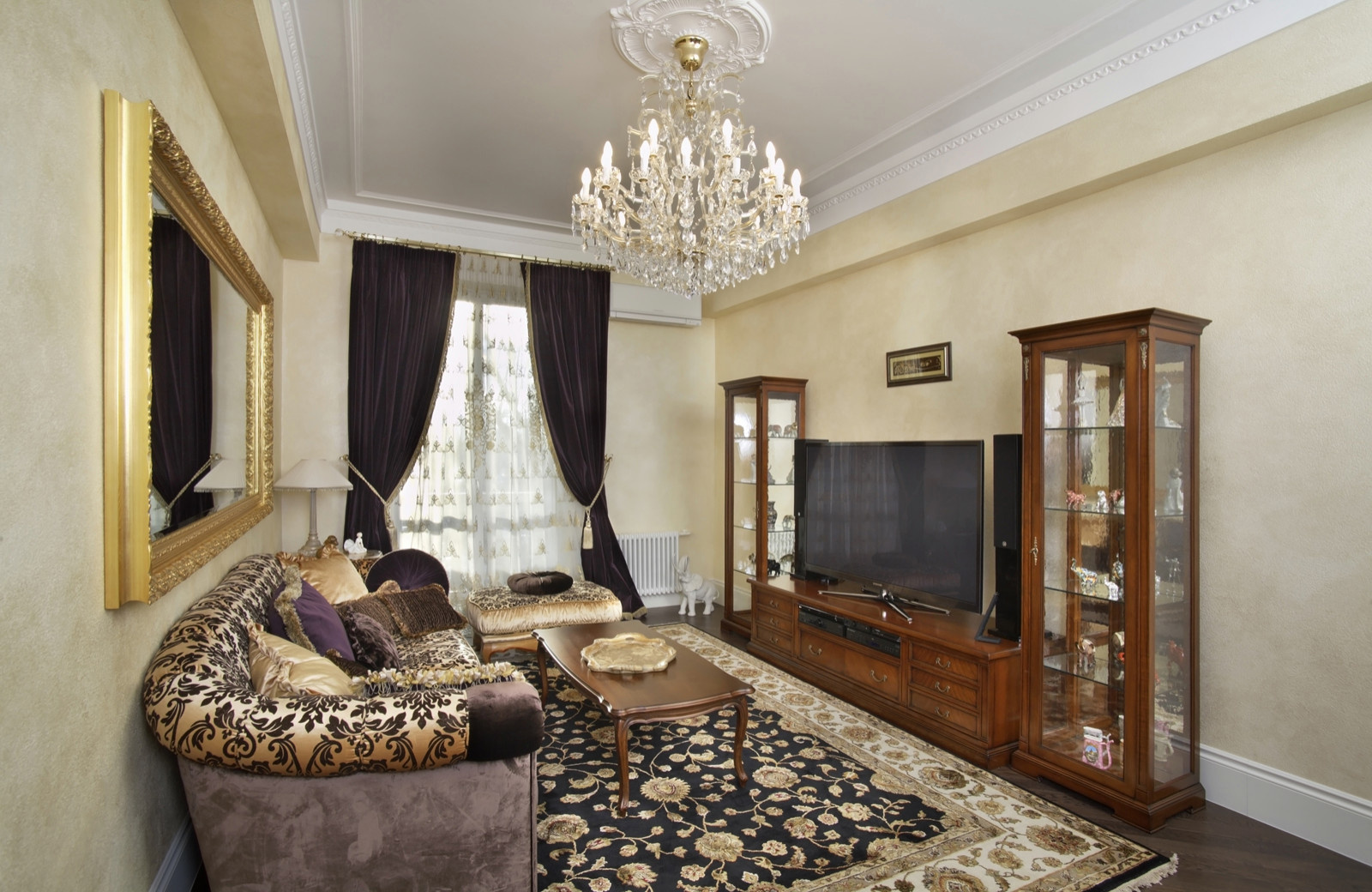 Элегантная классика (3-х комн. квартира в сталинке)