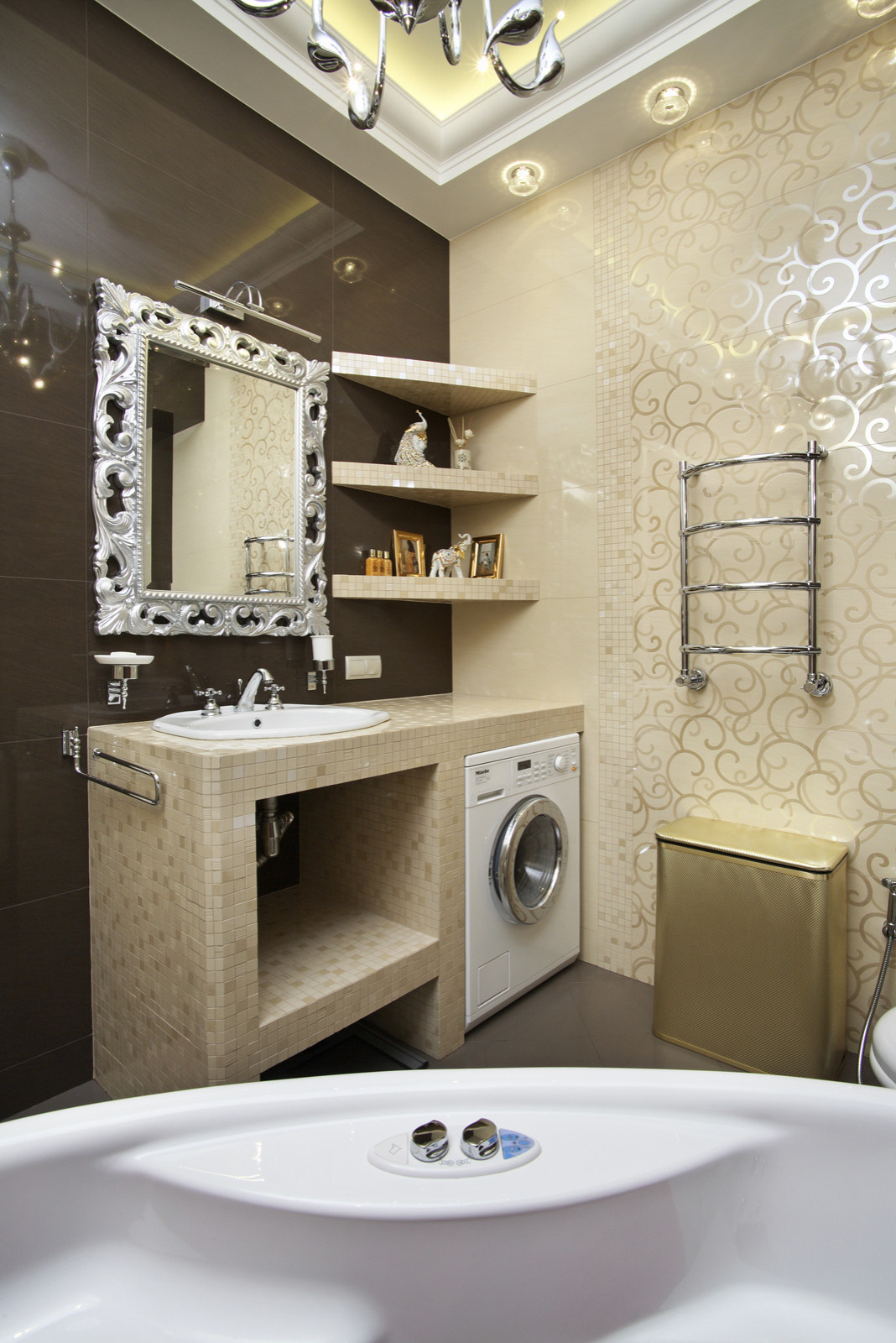 Элегантная классика (3-х комн. квартира в сталинке)