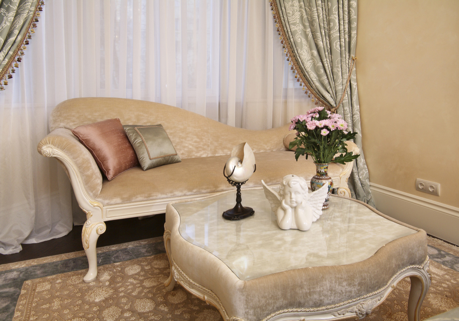 Элегантная классика (3-х комн. квартира в сталинке)