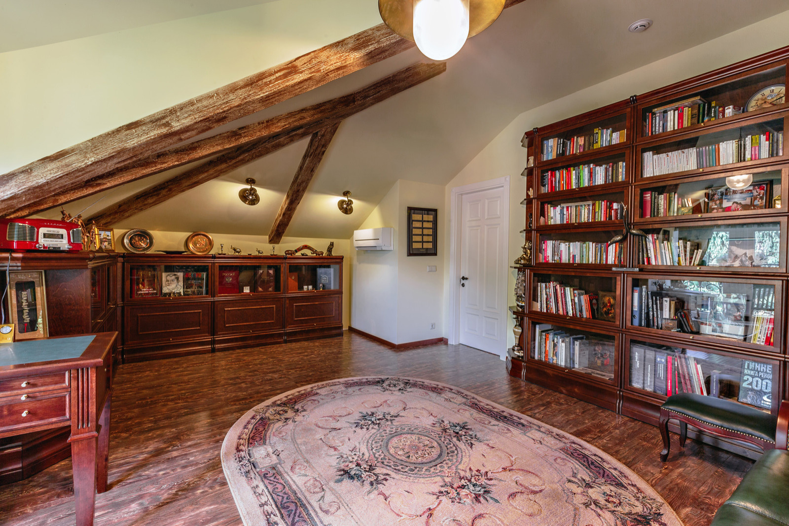 Английское чаепитие (Дом в поселке Зеленый мыс)