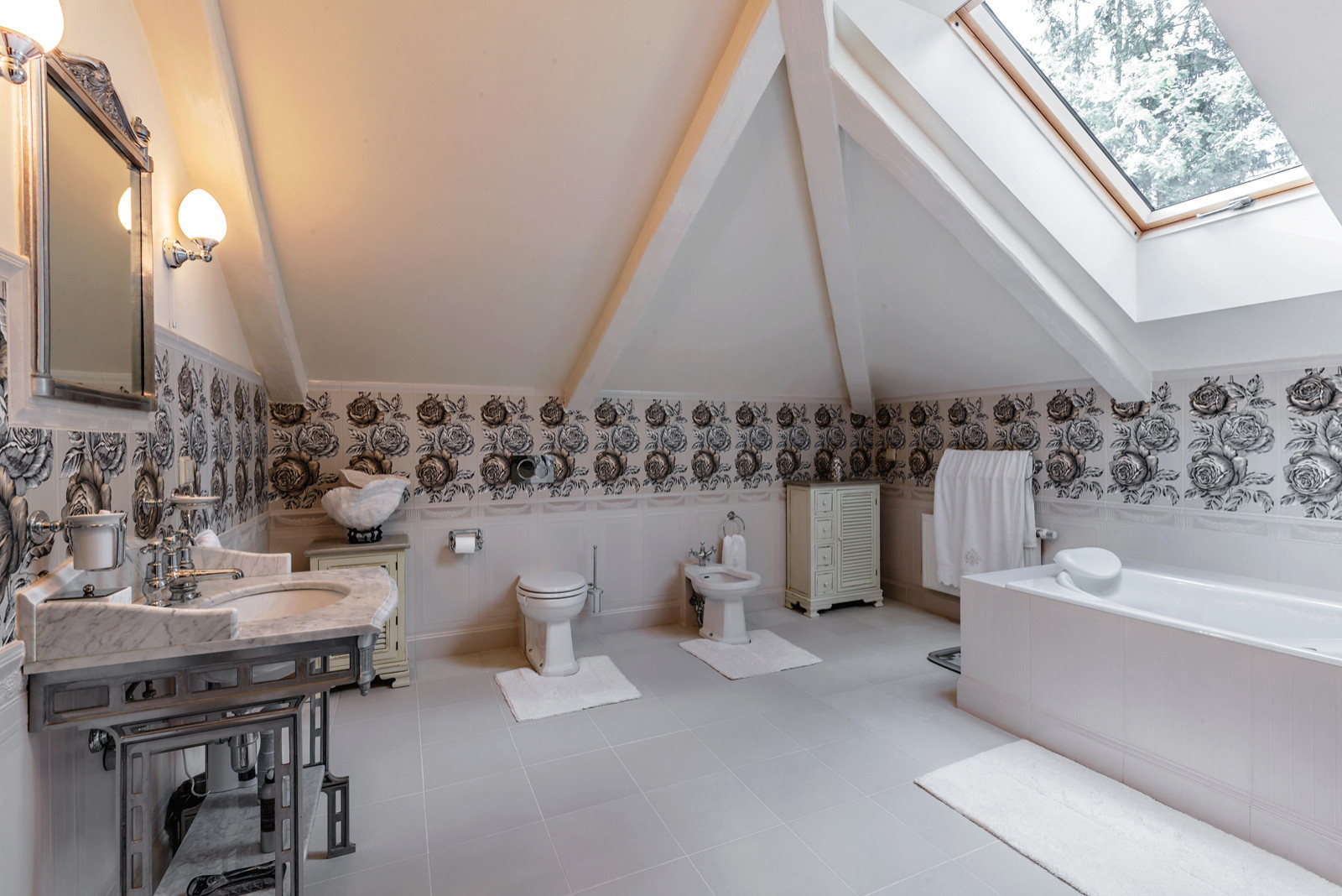 Английское чаепитие (Дом в поселке Зеленый мыс)