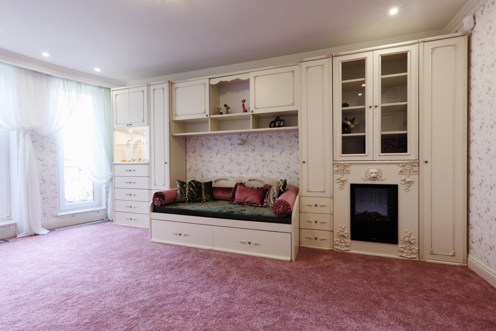 Английское чаепитие (Дом в поселке Зеленый мыс)