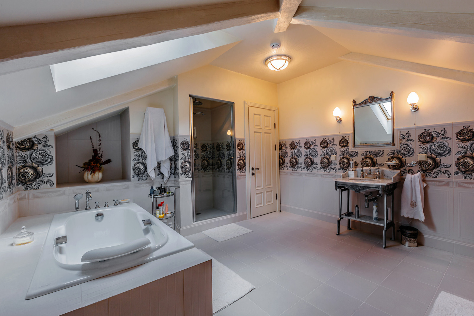 Английское чаепитие (Дом в поселке Зеленый мыс)