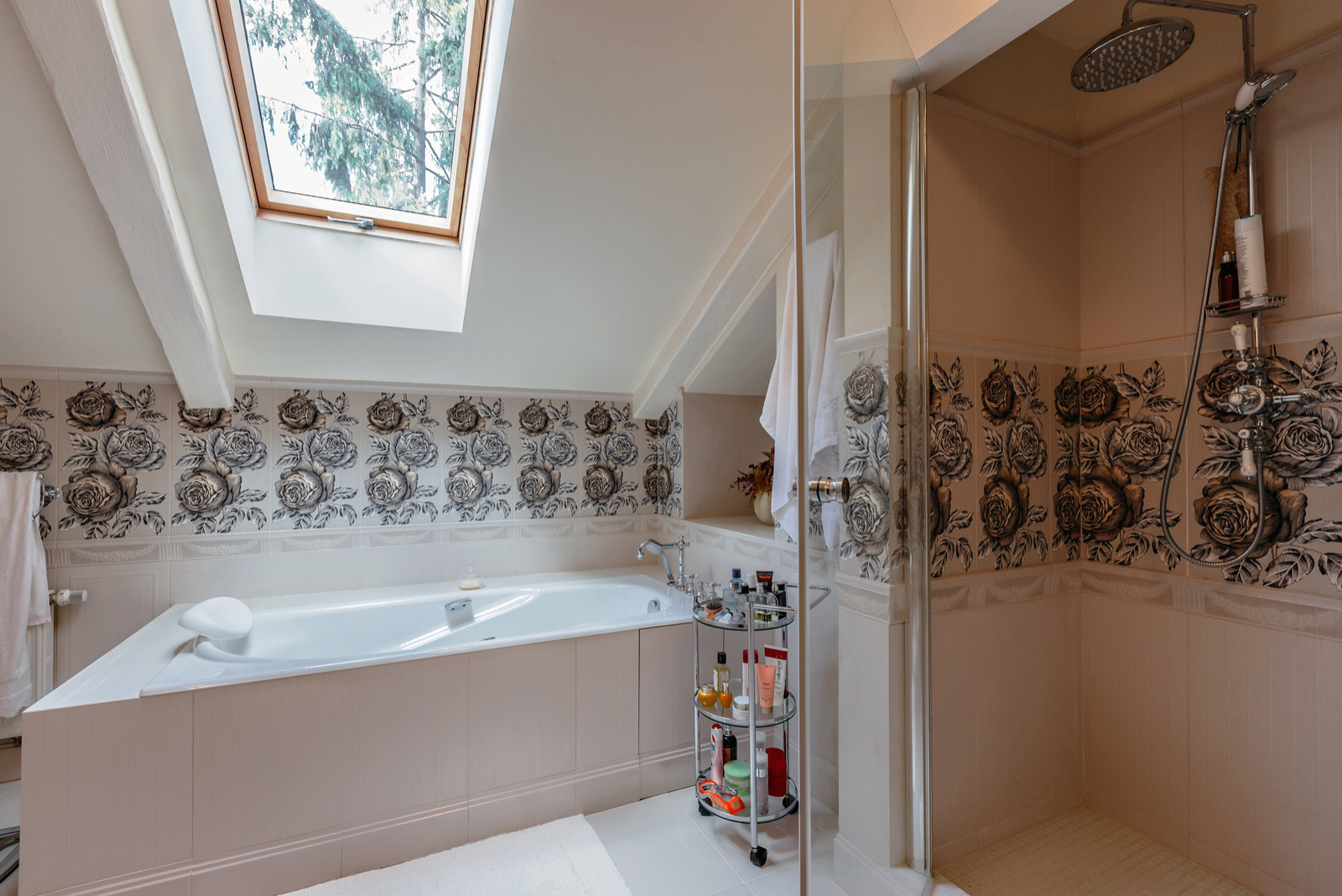 Английское чаепитие (Дом в поселке Зеленый мыс)