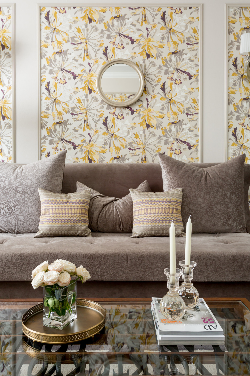 Белое, черное и яркие тона - реализованный проект квартиры в Москве.