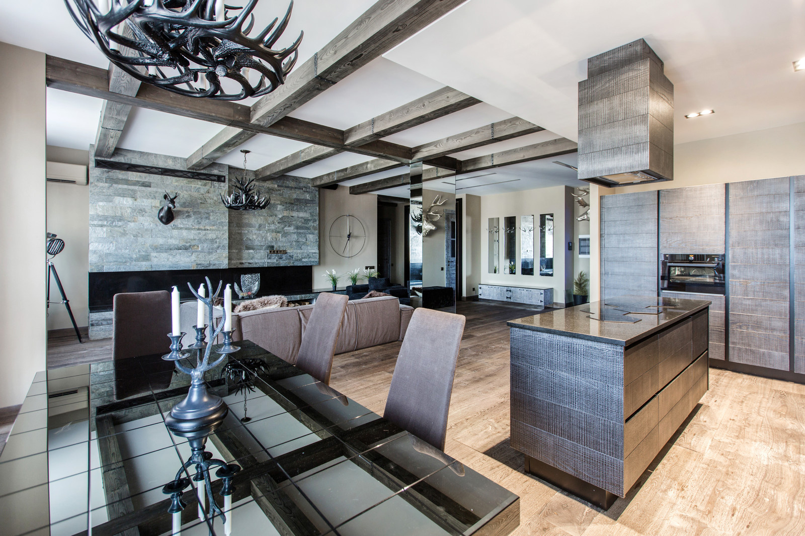 В гостях: Дом в серых тонах для бизнес-леди