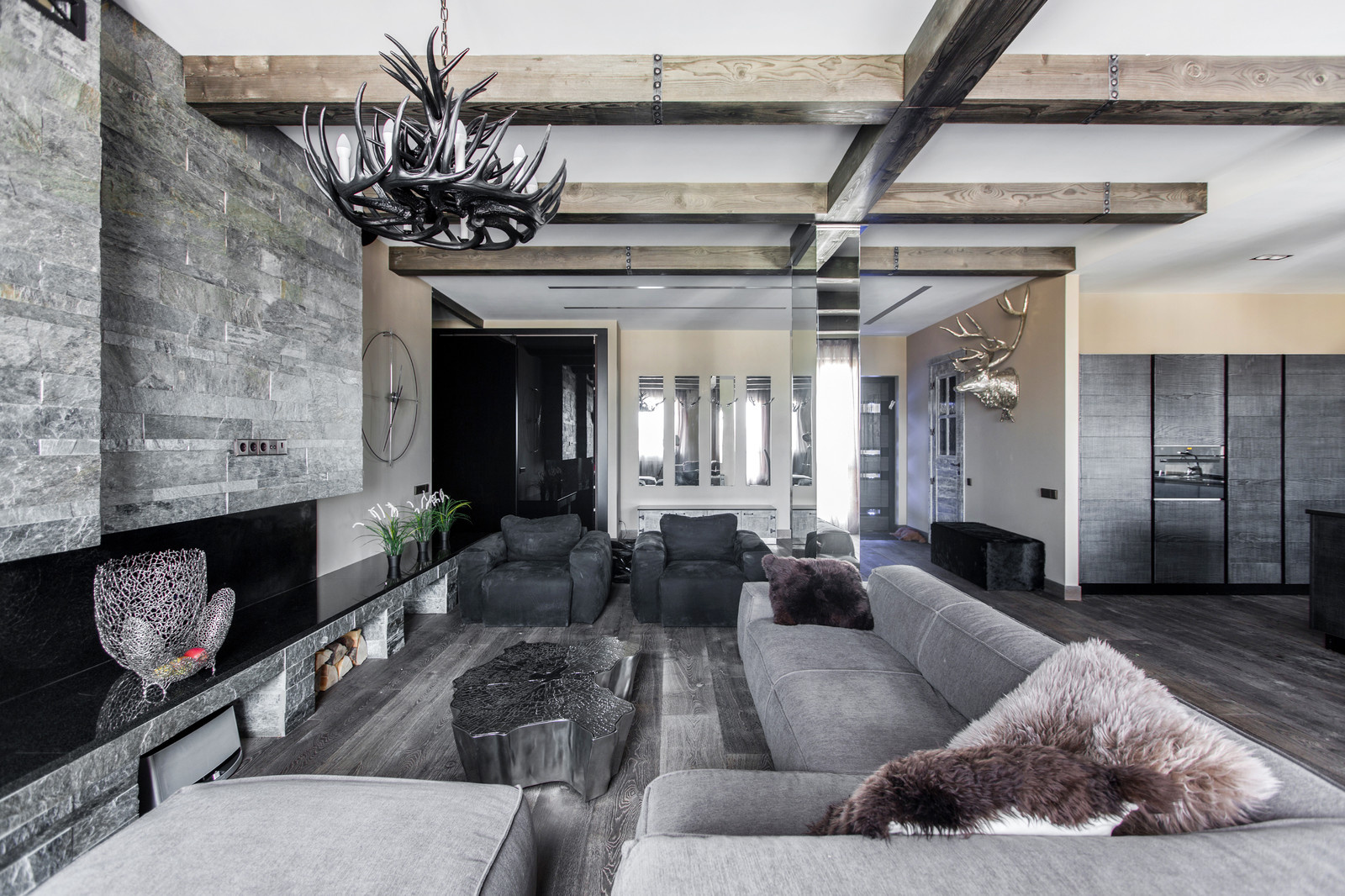 В гостях: Дом в серых тонах для бизнес-леди