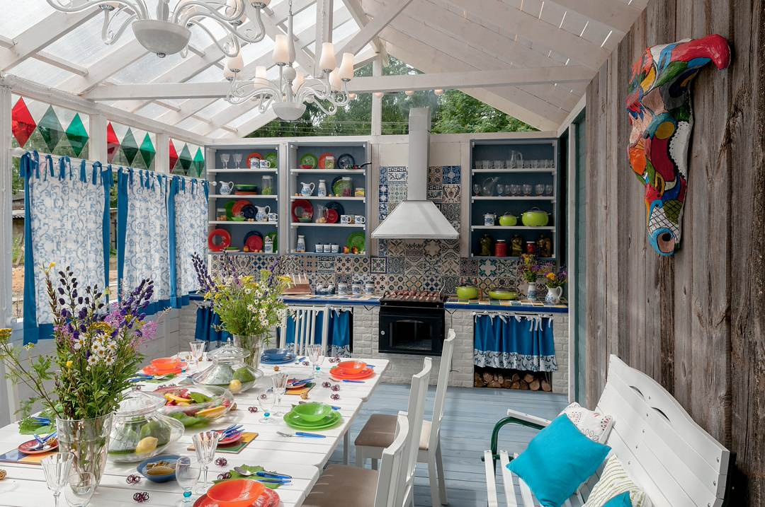 Стародачная беседка в средиземноморском стиле