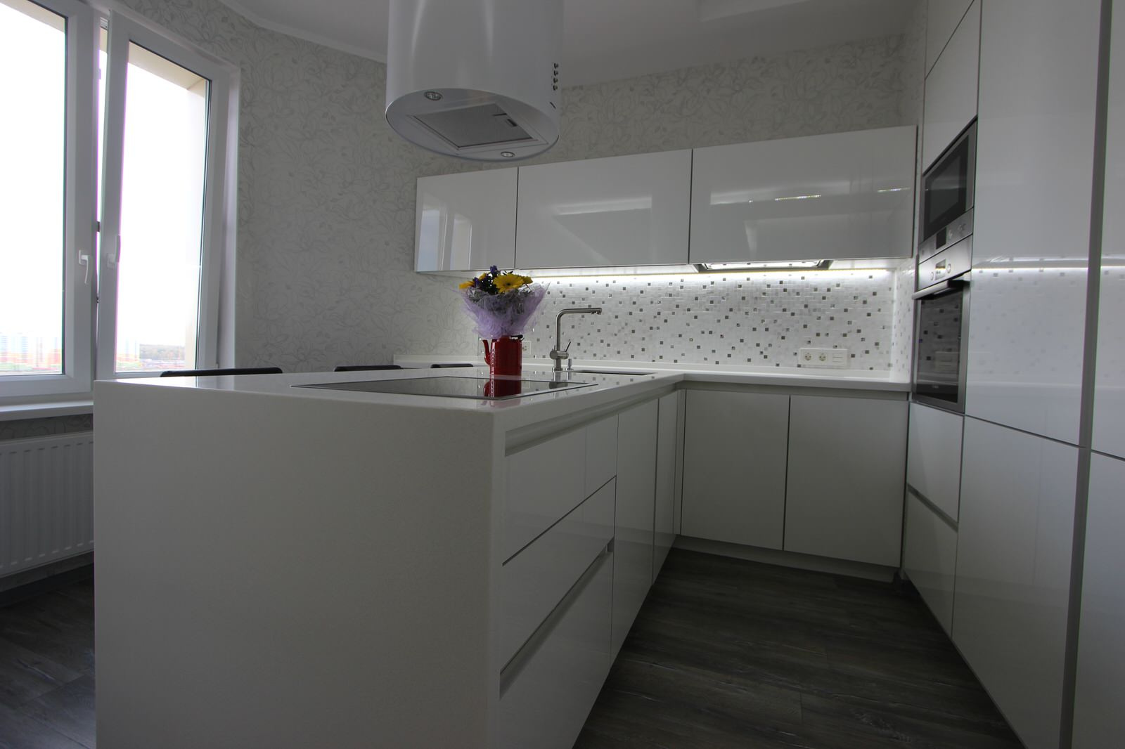 Белая глянцева кухня "Белый лотос"