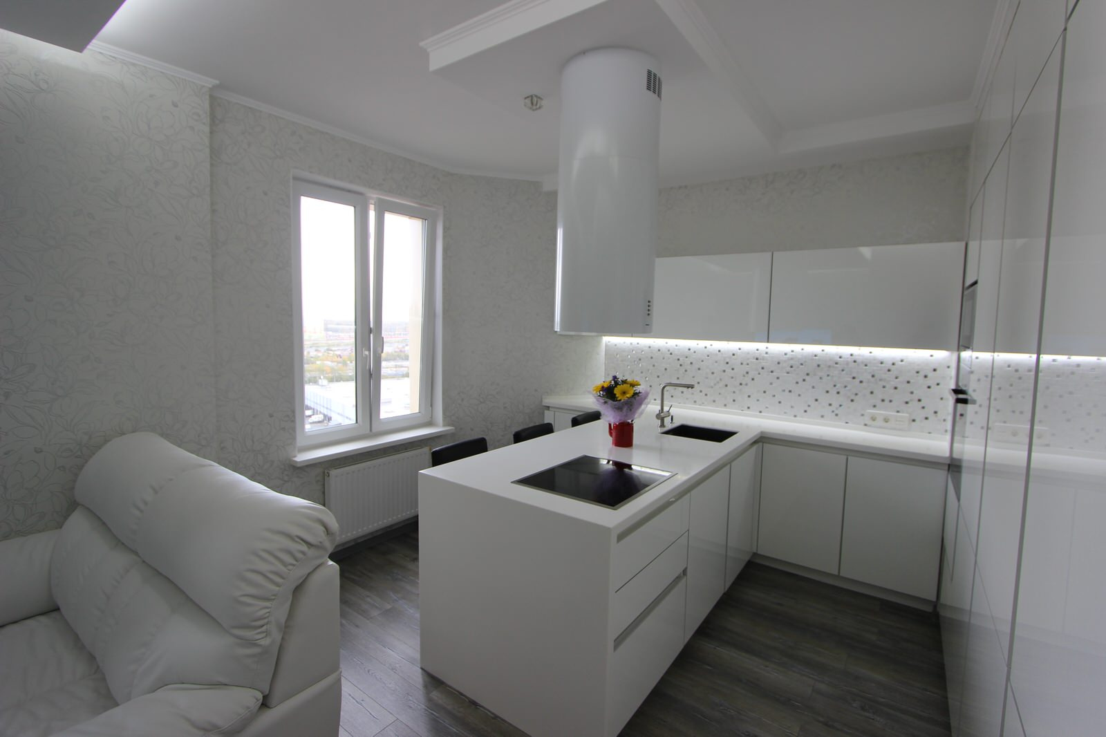 Кухня для квартиры-студии, "Белый лотос"