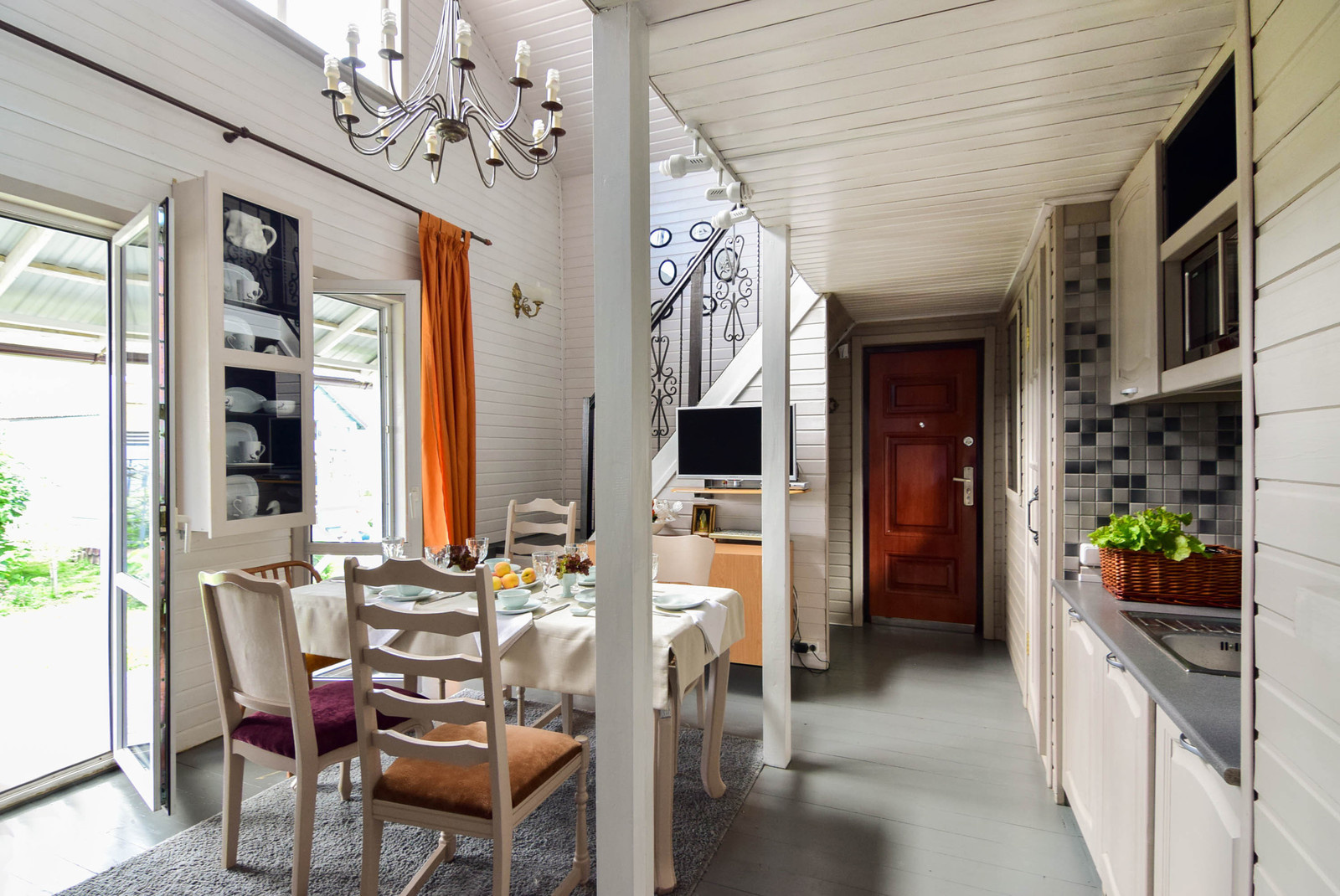 Обложка альбома: прихожая