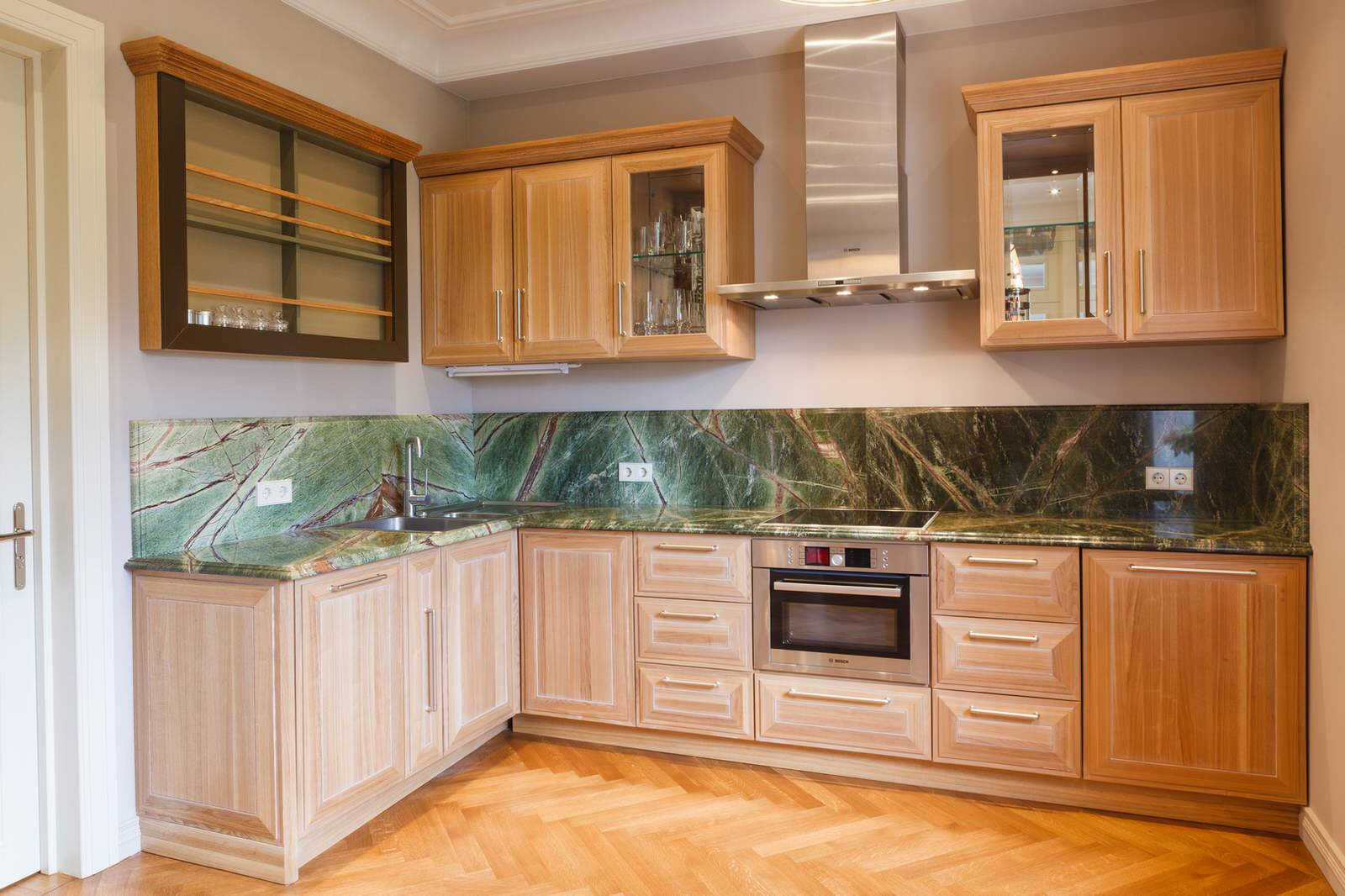 Реплика европейской кухни из массива ясеня