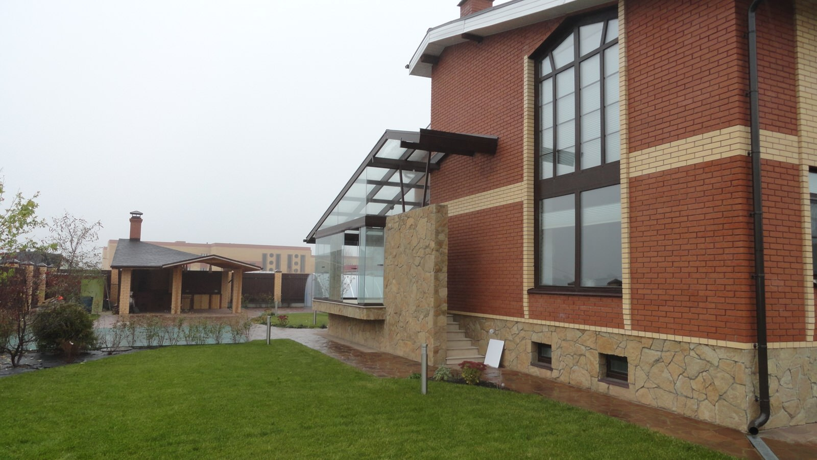 Стеклянный навес. Черноголовка